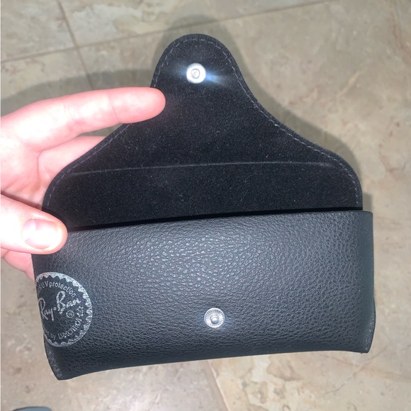 Ray-Ban Sunglasses Black Leather Snap Case With Microfiber Red Logo Cloth - Picture 4 of 10